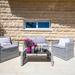 Pink Moon Private Luxury Secluded Garden 5 Bedroom 4 En Bathrooms With Private Pool Cat 6 Wifi Close To *